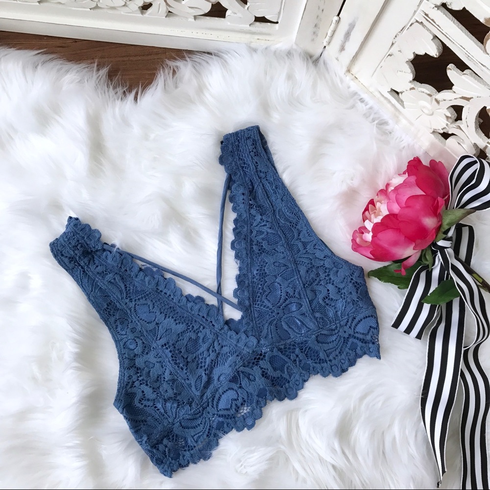 $15⬇️Blue Lace X-strap Bralette - Picture 3 of 7